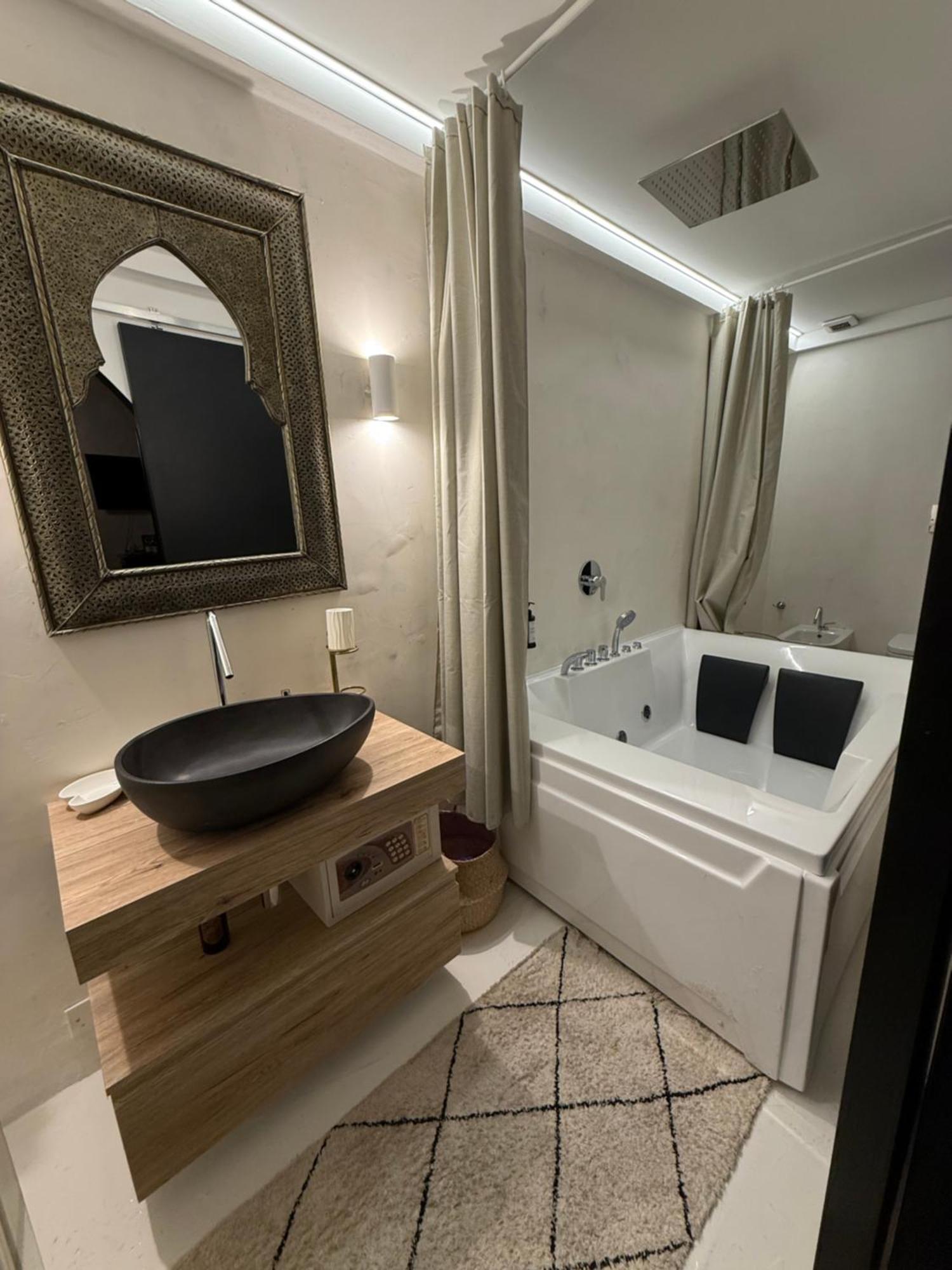 Les Chambres De Amelie B&B Bolonia Exterior foto